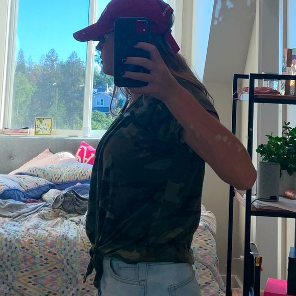 Cute Camo Tied T-Shirt - Picture 4 of 4